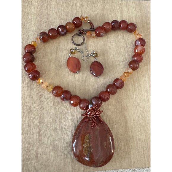 Gorgeous Carnelian Pendant on Carnlian and Orca Agate Strand Necklace w/Earrings - Picture 2 of 13